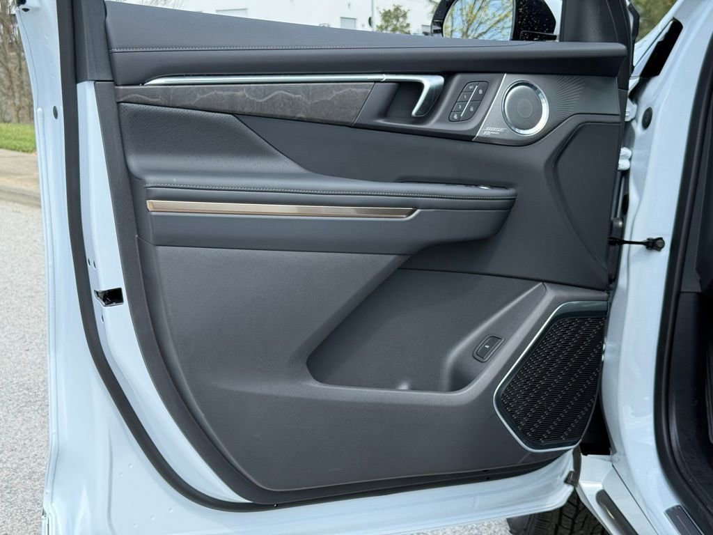 New 2026 Buick Enclave Avenir w/ Super Cruise Package FWD image 16