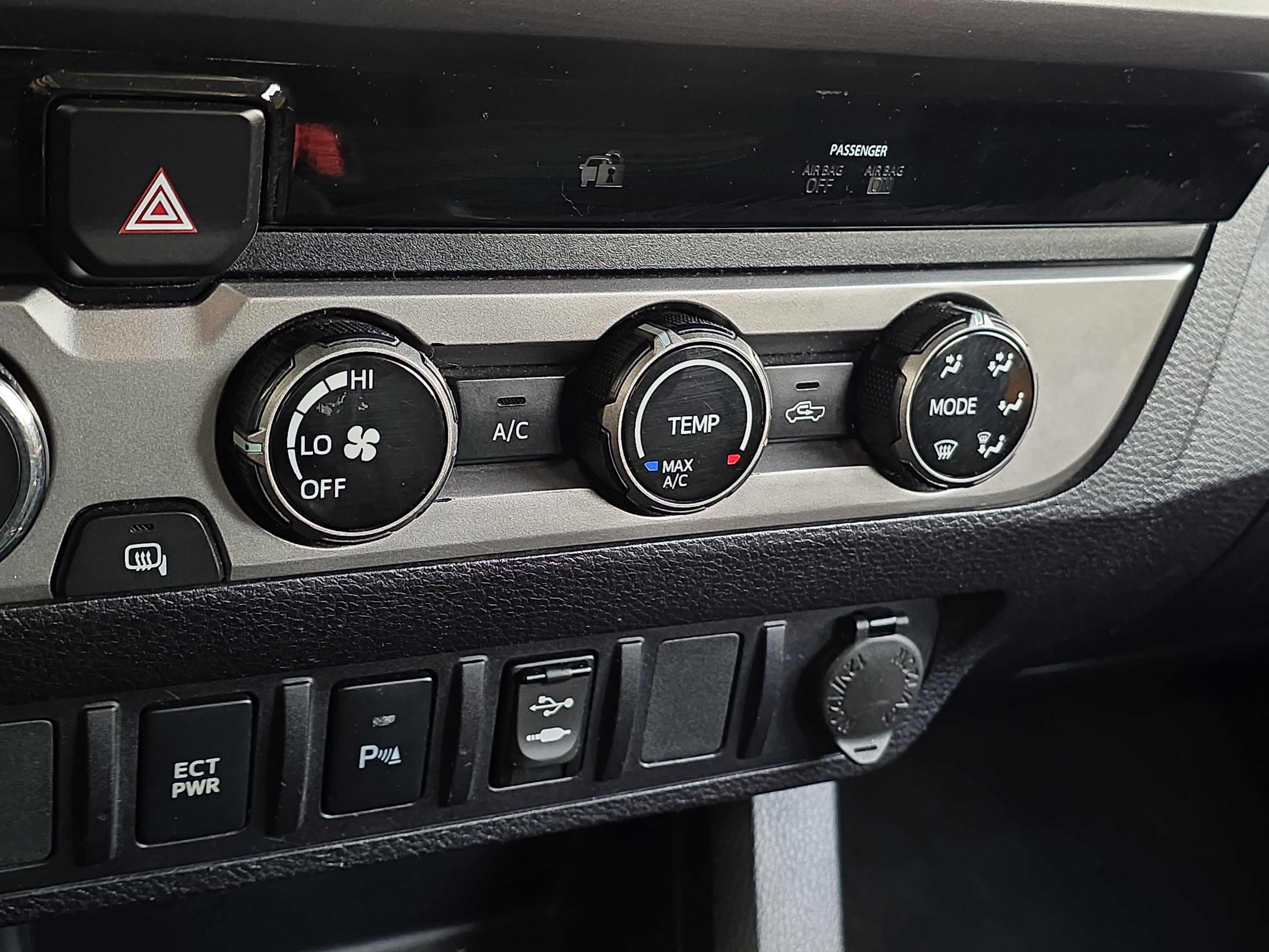 Used 2017 Toyota Tacoma SR5 w/ Tow Package image 20