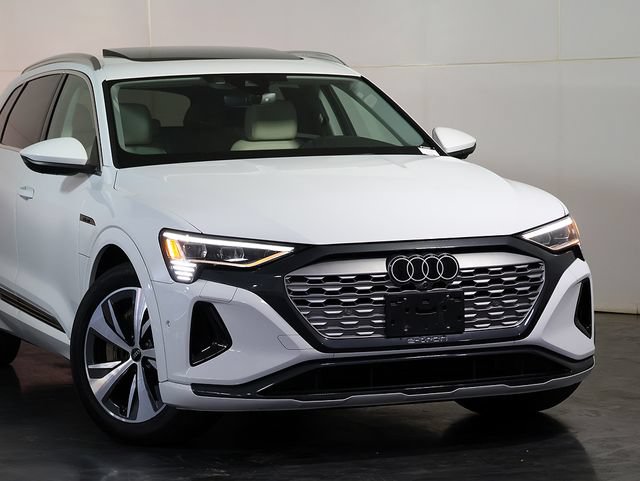 Used 2024 Audi Q8 e-tron Premium Plus w/ Premium Plus Package AWD/4WD image 6