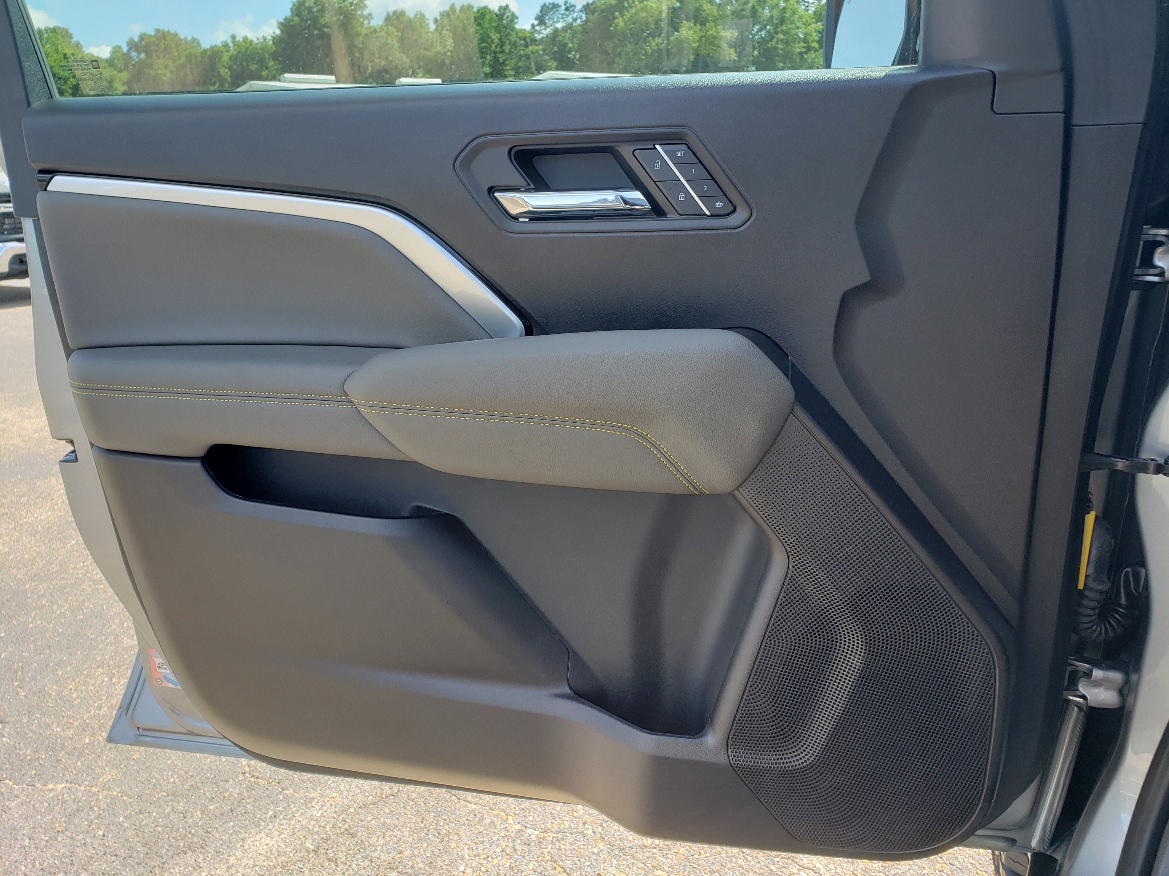 Used 2024 Chevrolet Colorado ZR2 w/ ZR2 Convenience Package III AWD/4WD image 11