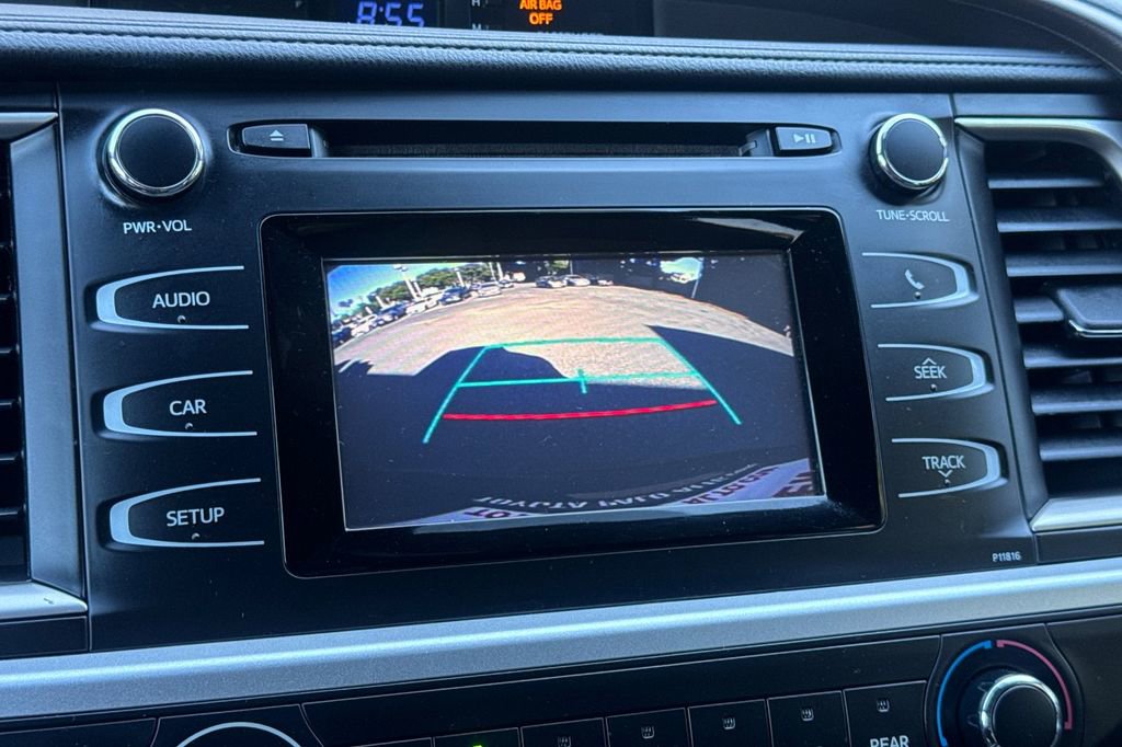 Used 2019 Toyota Highlander LE image 19