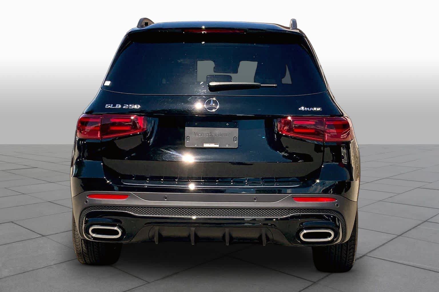 Used 2026 Mercedes-Benz GLB 250 4MATIC image 5