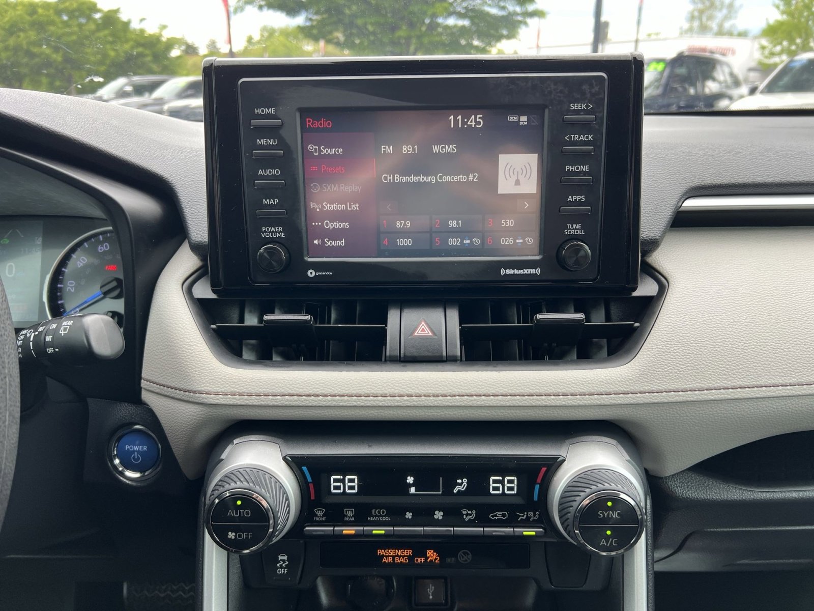 Used 2020 Toyota RAV4 XLE w/ Carpet Mat Package AWD/4WD image 18