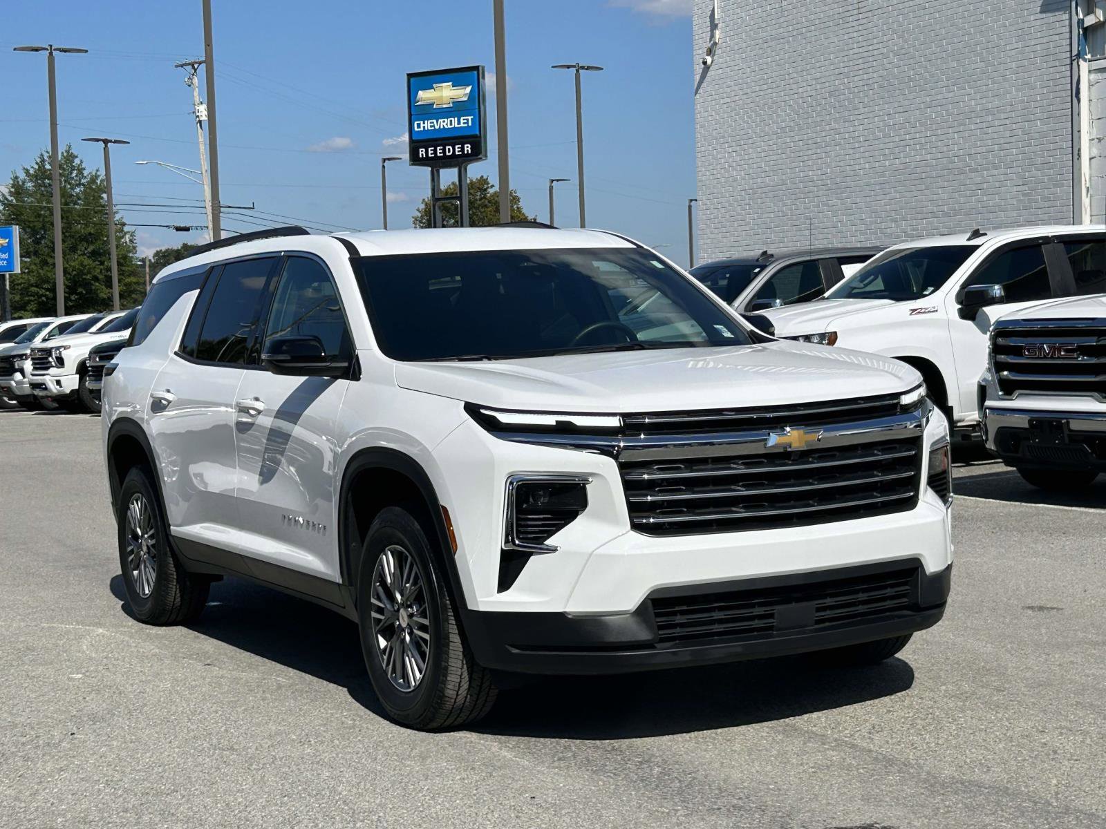 Used 2025 Chevrolet Traverse LT