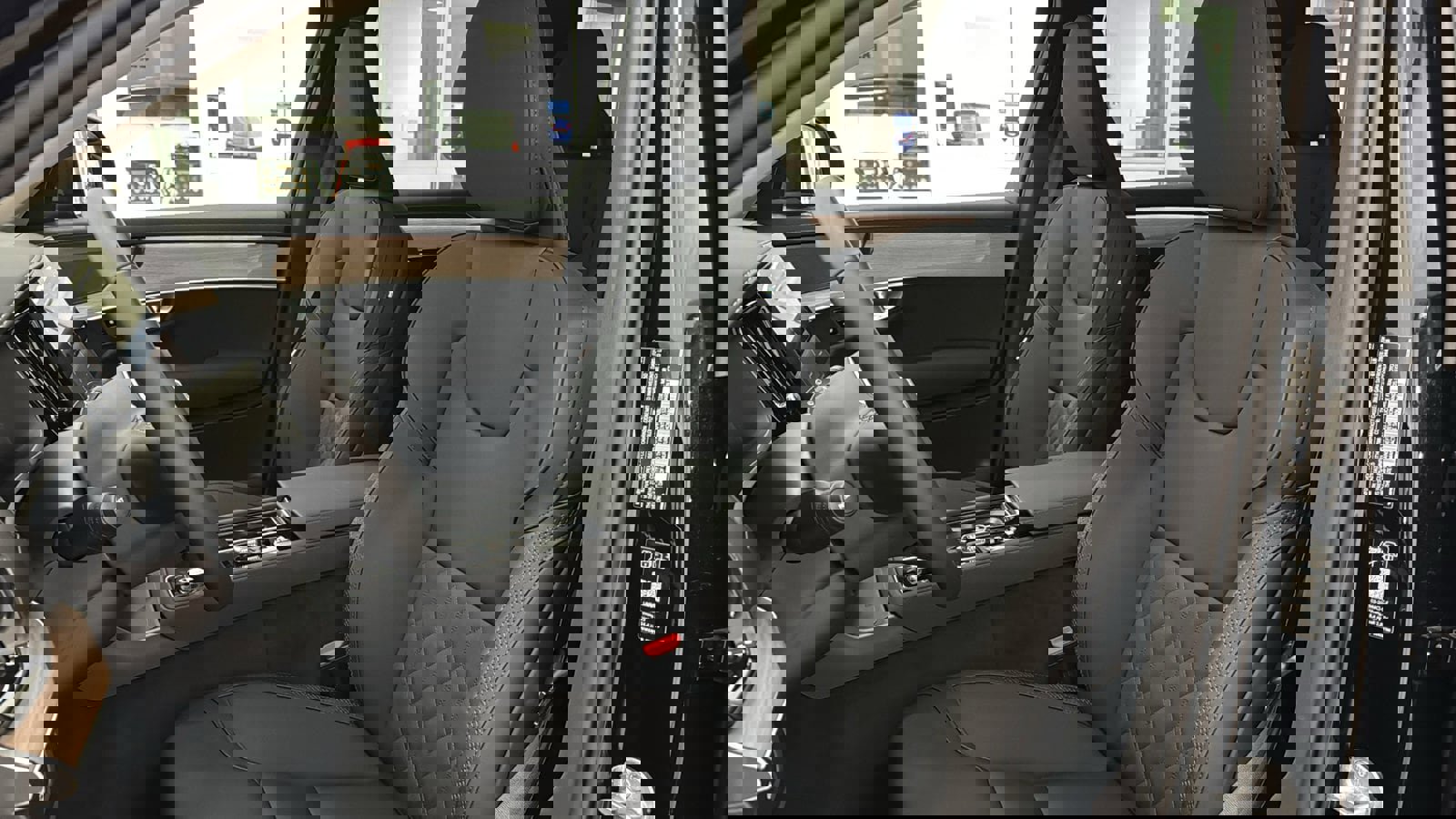 New 2026 Volvo XC90 B6 Plus w/ Protection Package Premier image 23