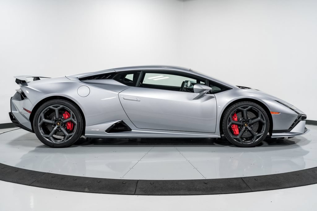 Used 2023 Lamborghini Huracan Tecnica RWD image 2
