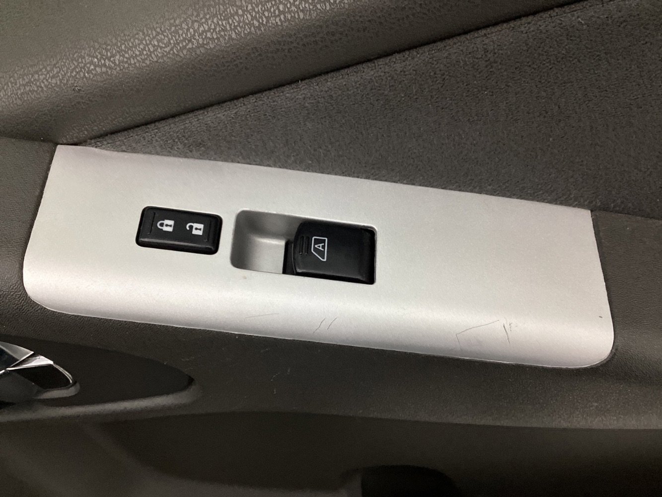 Used 2011 Nissan Pathfinder SV AWD/4WD image 14