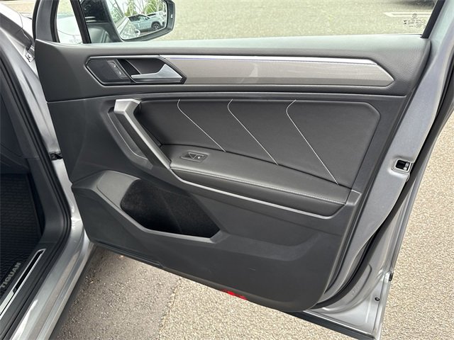 Used 2024 Volkswagen Tiguan SE R-Line image 32