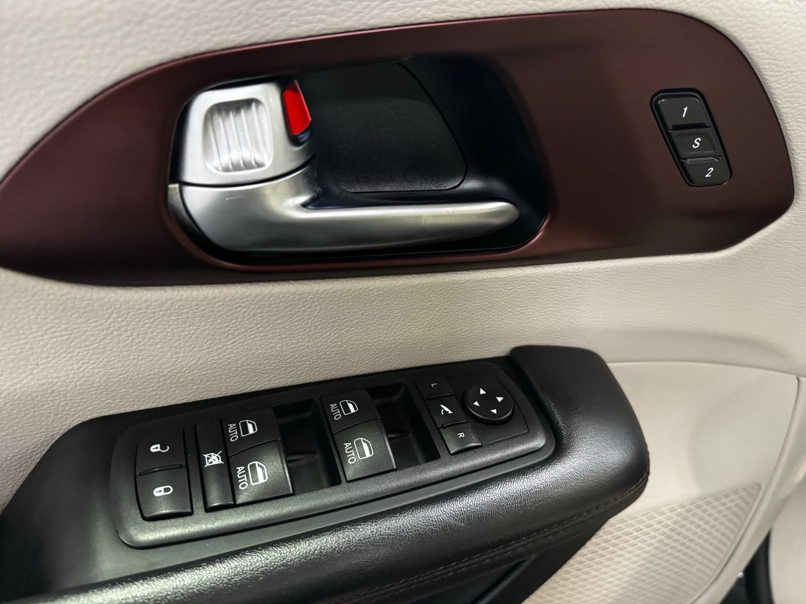 Used 2020 Chrysler Pacifica Limited FWD image 21