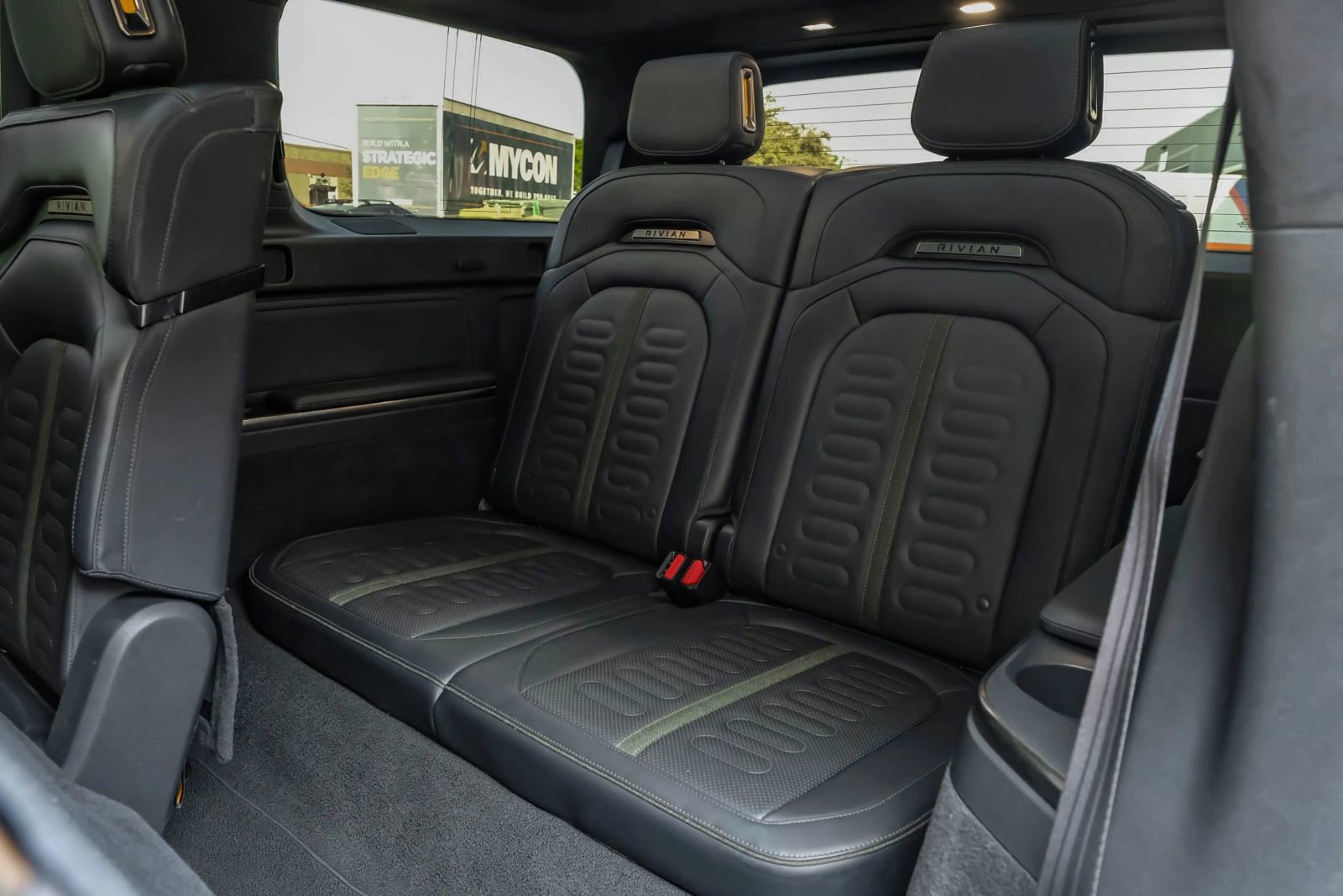 Used 2024 Rivian R1S Adventure image 52