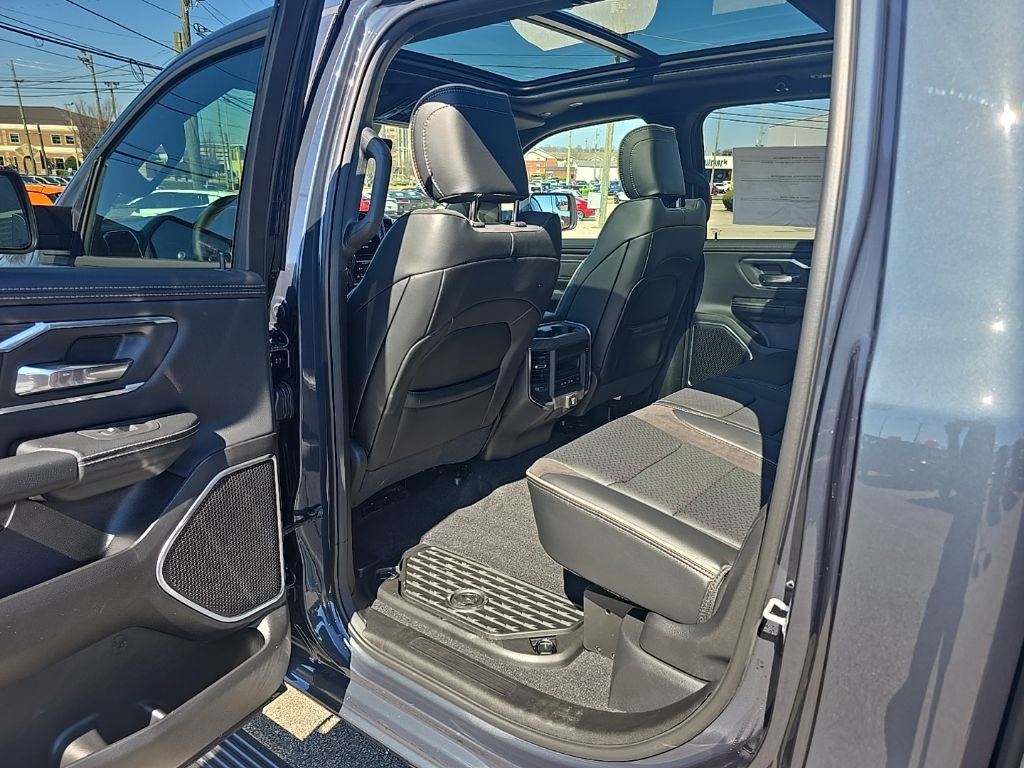 New 2026 RAM 1500 Laramie AWD/4WD image 22