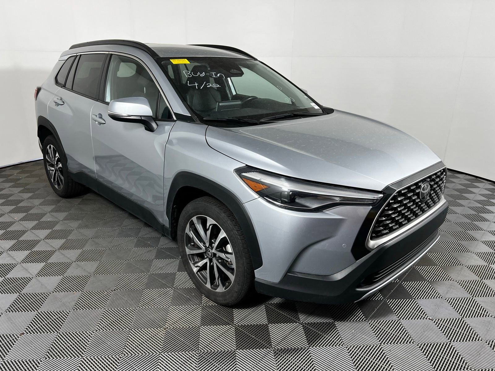 Used 2024 Toyota Corolla Cross XLE FWD image 3