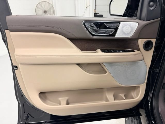 Used 2024 Lincoln Navigator Reserve AWD/4WD image 19