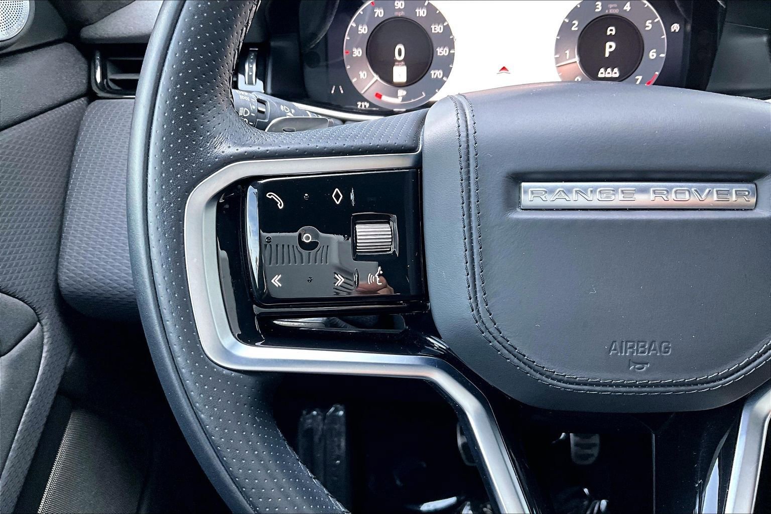 Used 2023 Land Rover Range Rover Evoque HST image 18