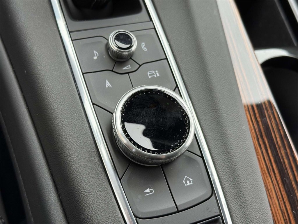 Used 2024 Cadillac Escalade Luxury image 26