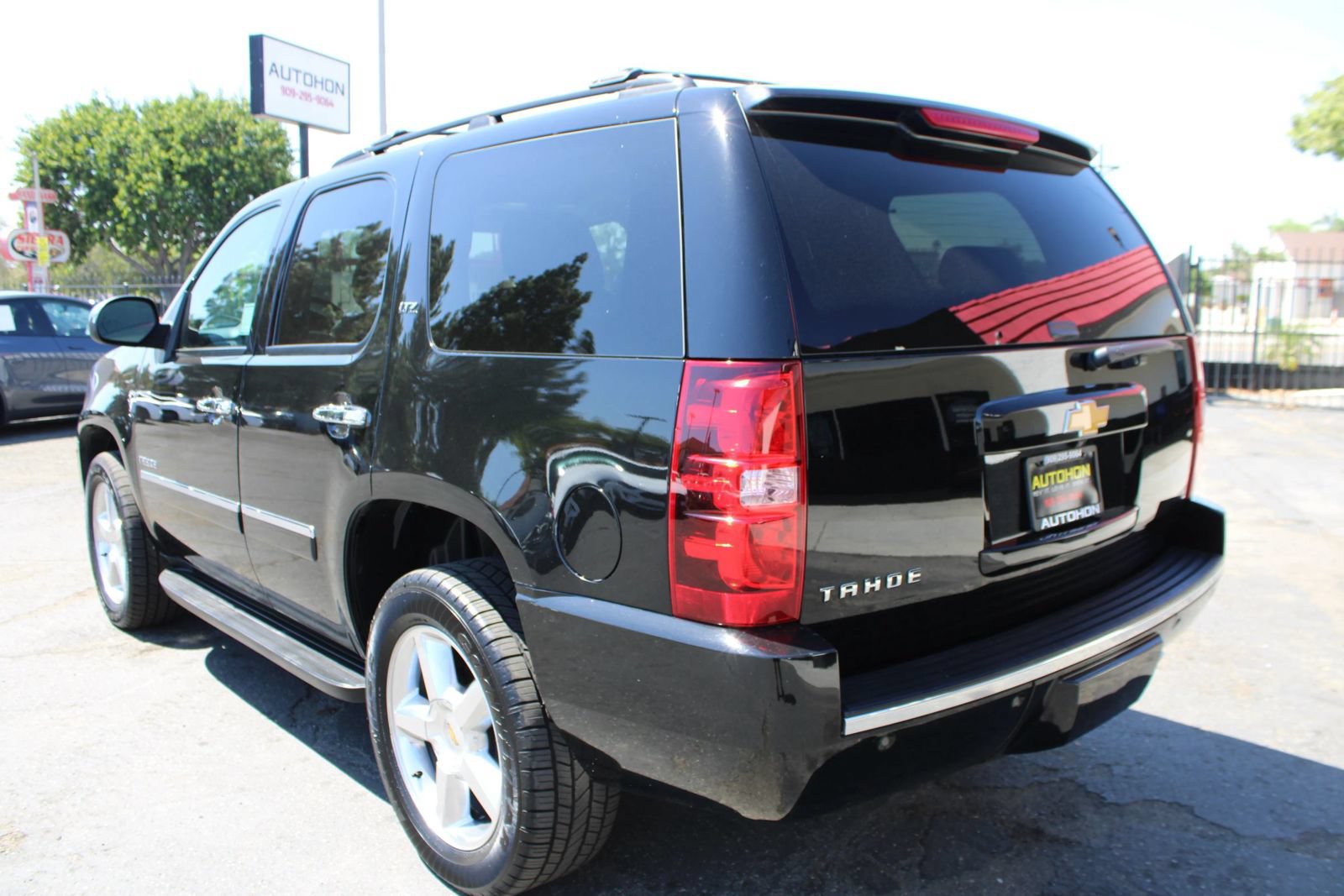 Used 2013 Chevrolet Tahoe LTZ AWD/4WD image 42