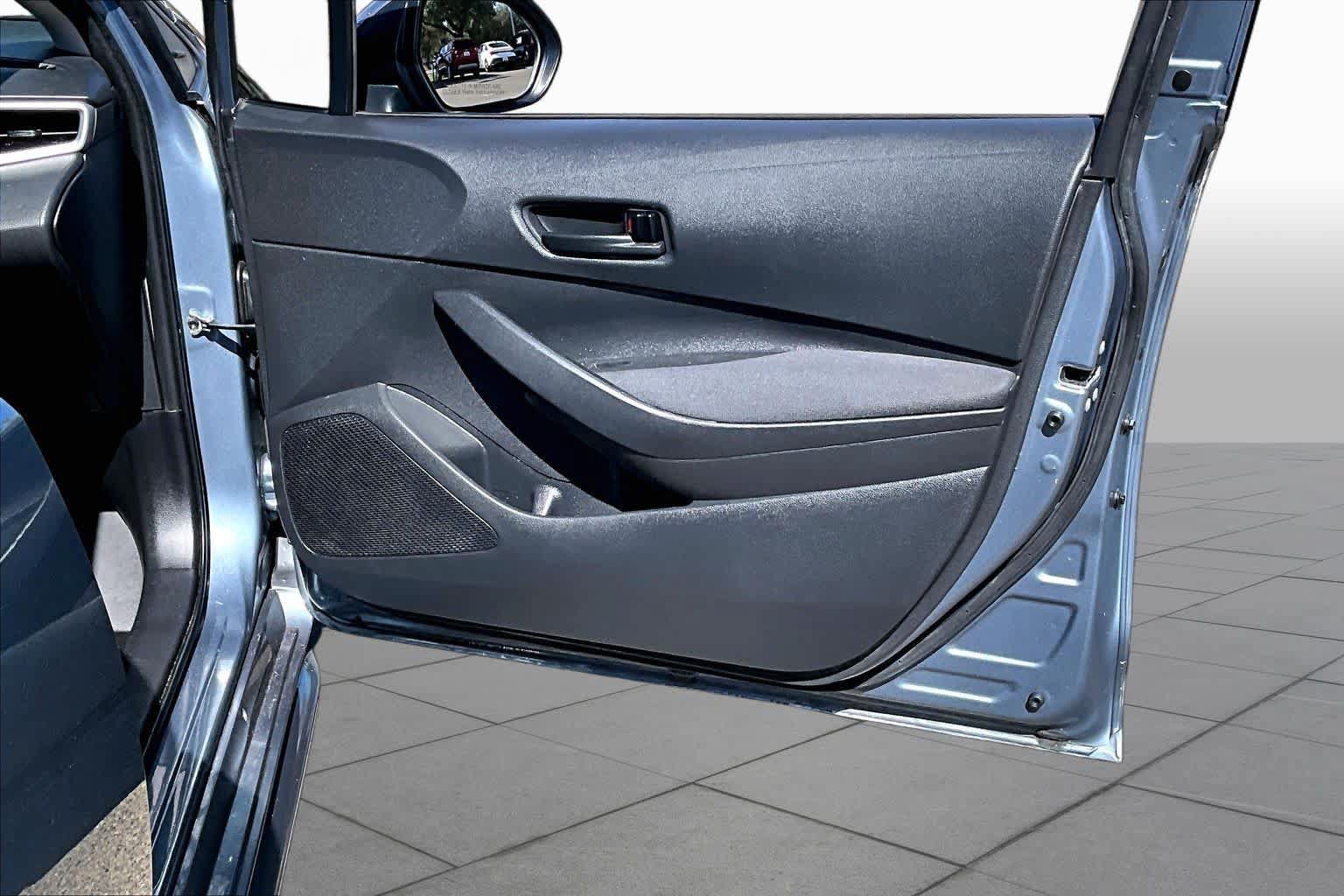 Used 2022 Toyota Corolla LE FWD image 22