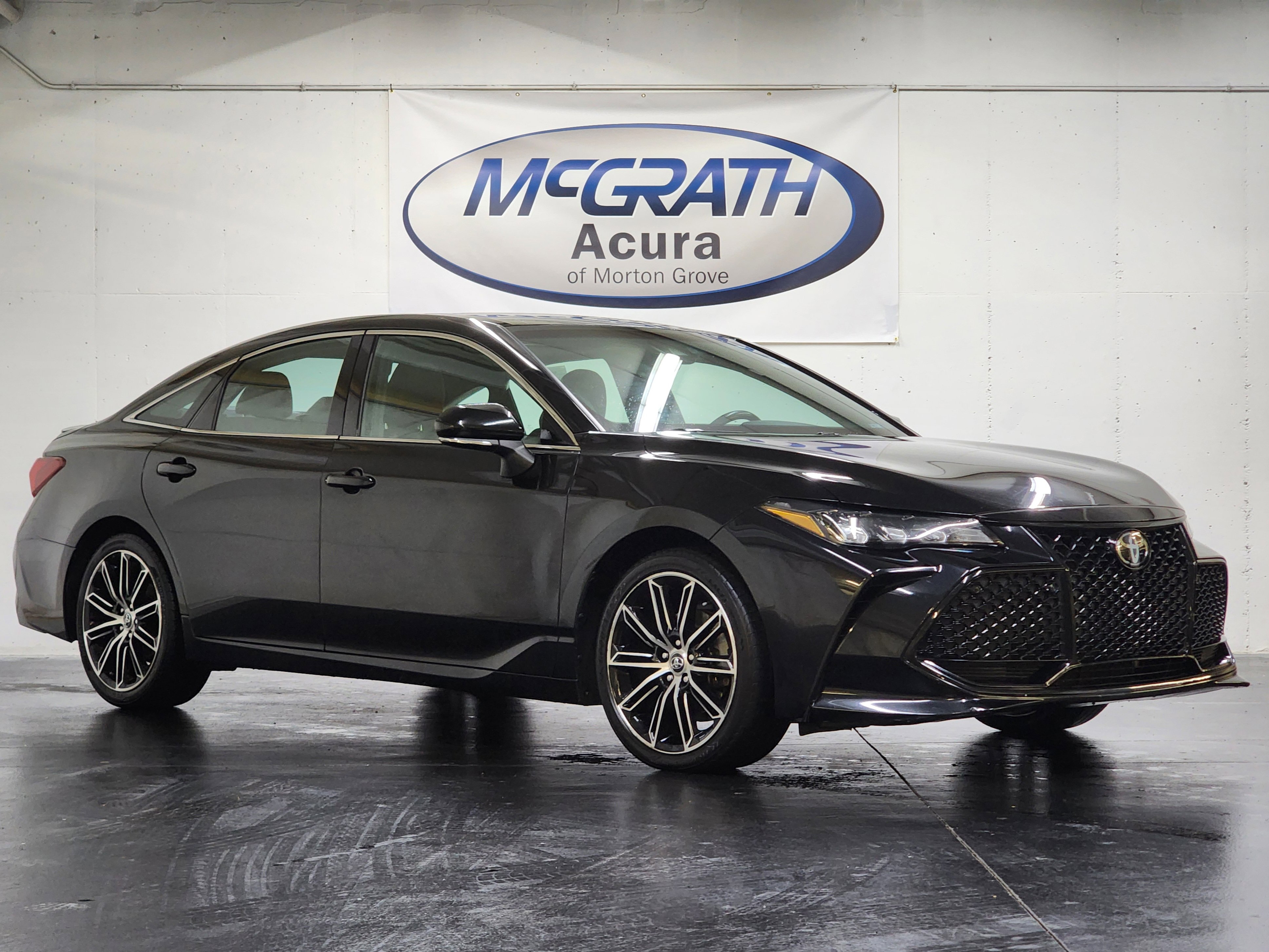 Used 2020 Toyota Avalon XSE image 2