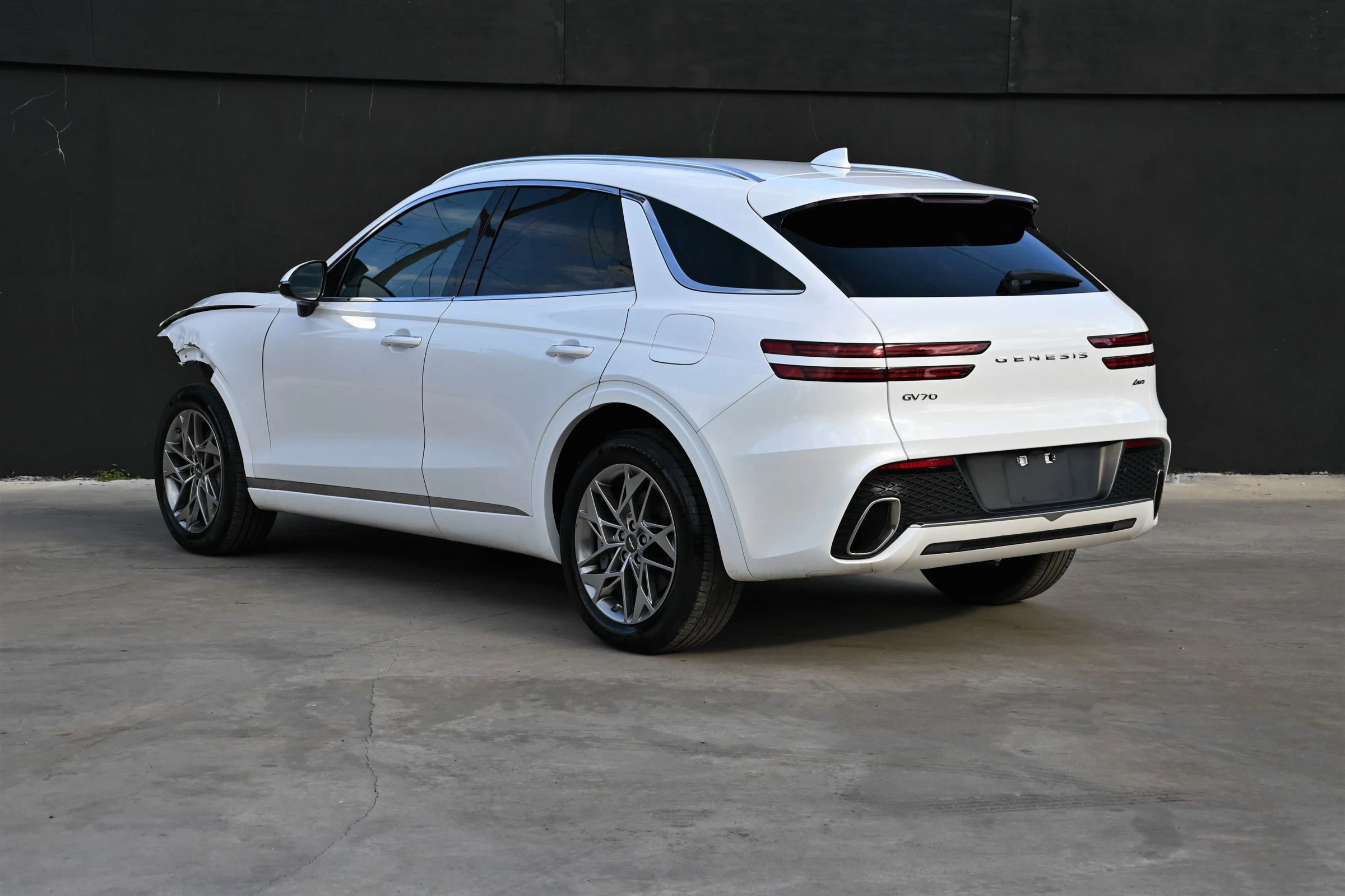 Used 2025 Genesis GV70 2.5T image 3