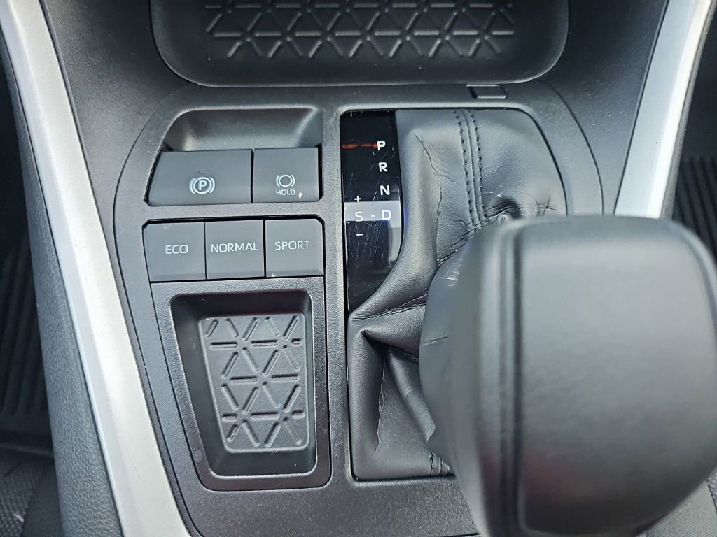 Used 2025 Toyota RAV4 XLE w/ Convenience Package FWD image 27