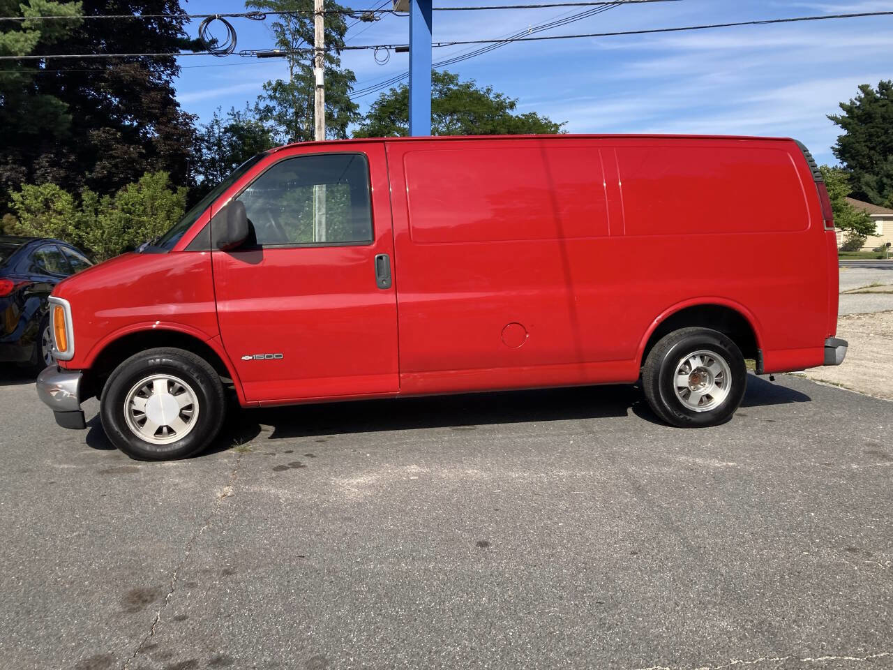 Used 2001 Chevrolet Express 1500 image 1