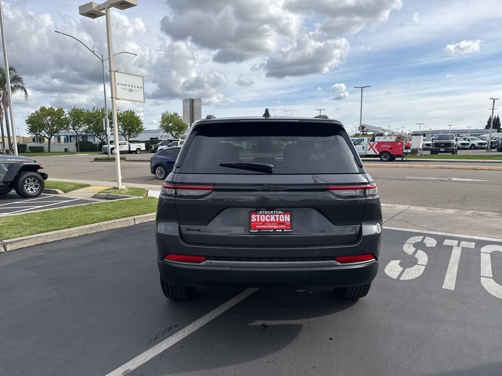 New 2026 Jeep Grand Cherokee Altitude AWD/4WD image 5