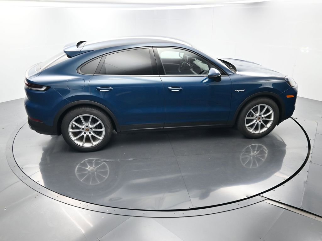 Certified 2025 Porsche Cayenne E-Hybrid Coupe AWD/4WD image 43