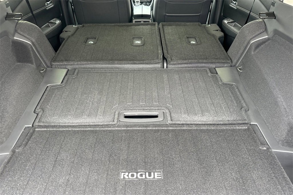 Used 2025 Nissan Rogue SL image 18