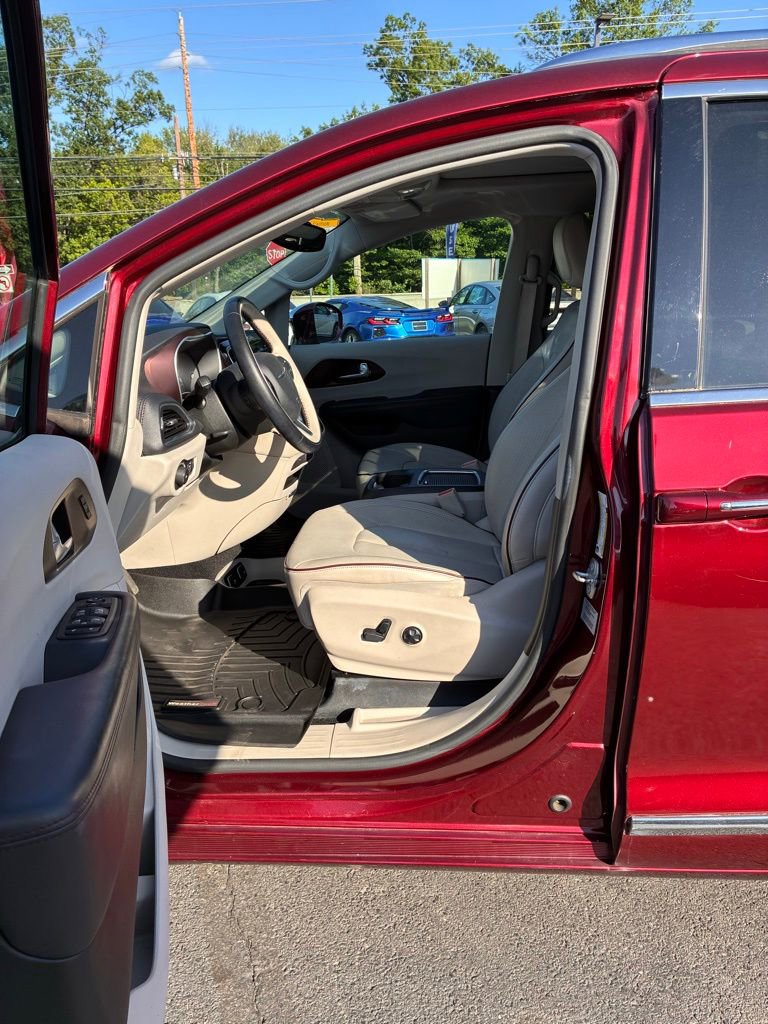 Used 2017 Chrysler Pacifica Limited FWD image 33