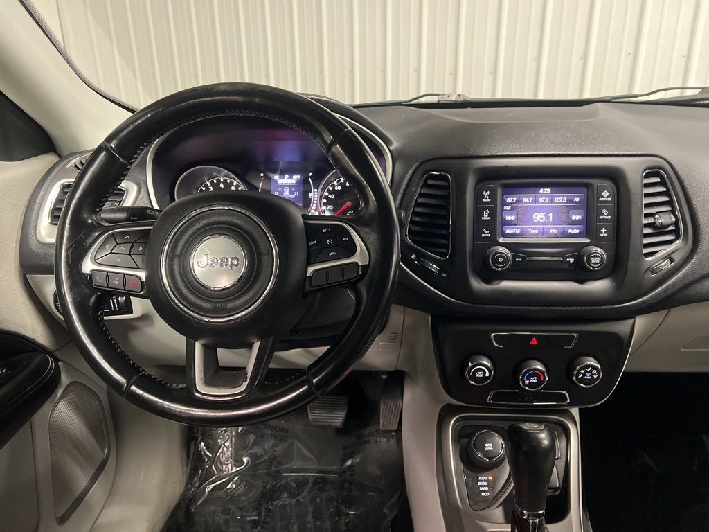 Used 2017 Jeep Compass Latitude image 11
