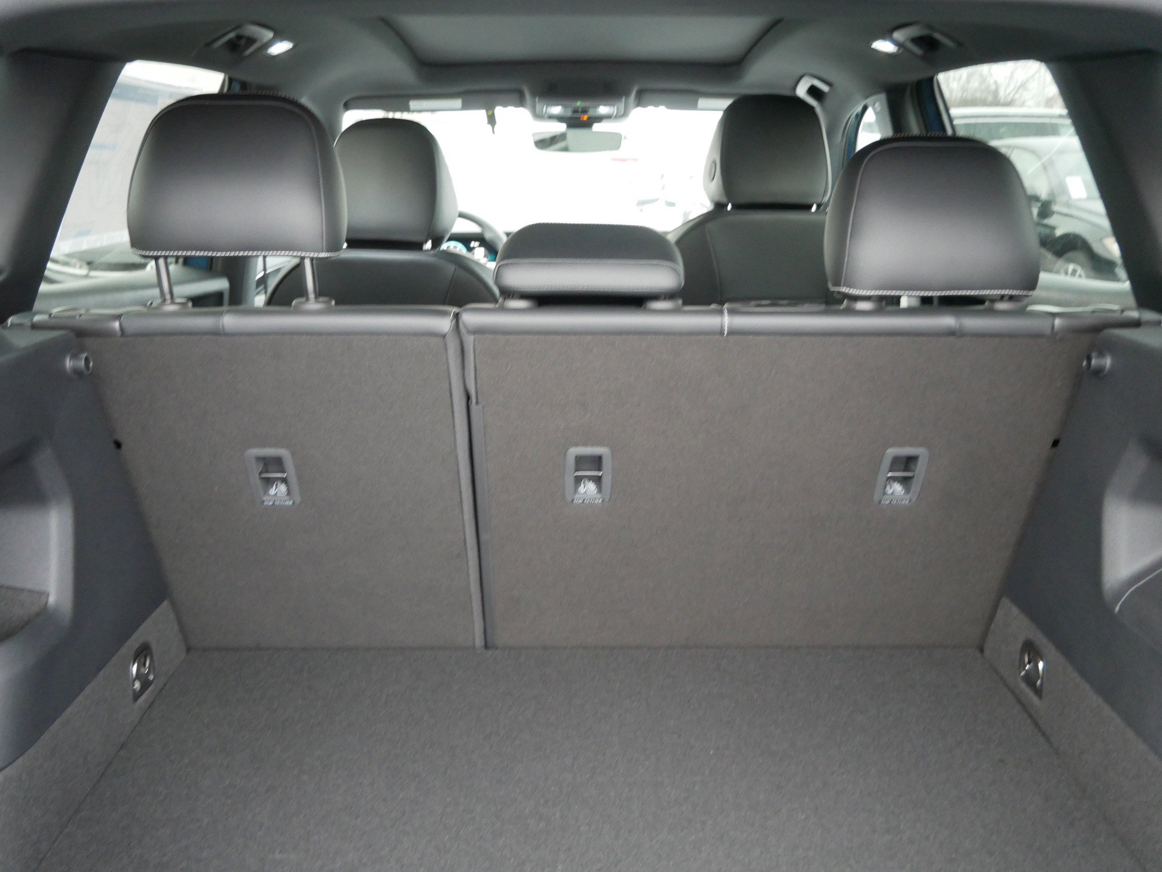 New 2026 Volkswagen Tiguan SE R-Line image 6