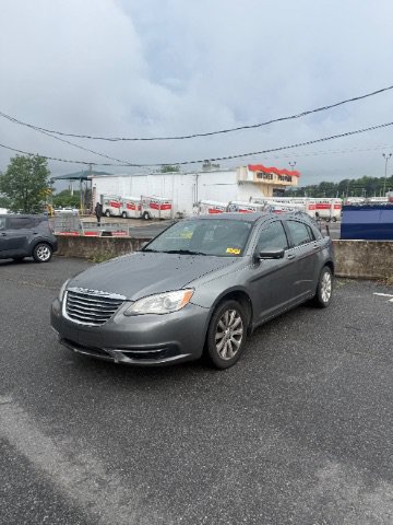 Used 2013 Chrysler 200 Touring FWD image 2