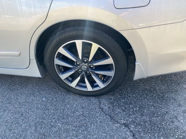 Used 2016 Nissan Altima 2.5 SL w/ 2.5 Technology Package image 9