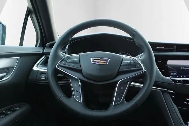 Used 2025 Cadillac XT5 Luxury image 26