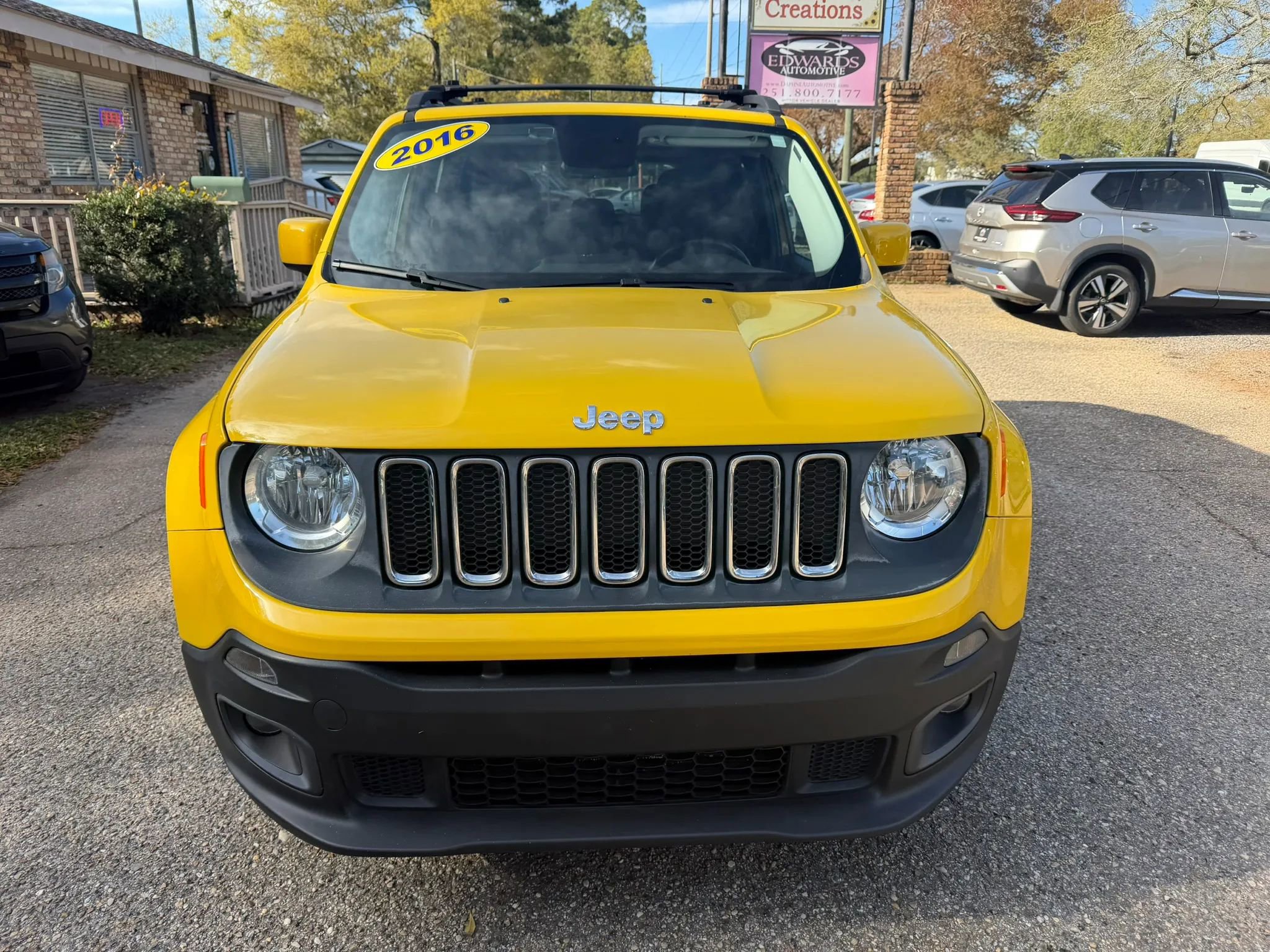 Used 2016 Jeep Renegade Latitude image 2