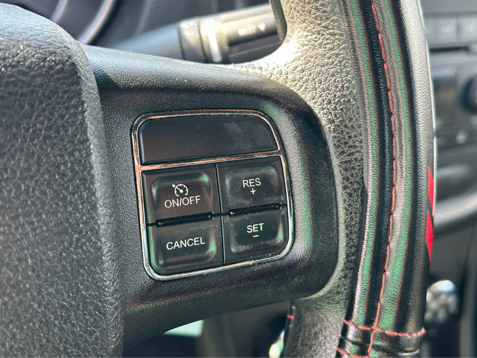 Used 2013 Dodge Avenger SE image 14