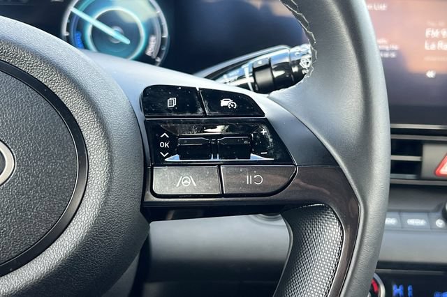 Certified 2025 Hyundai Elantra SEL FWD image 30