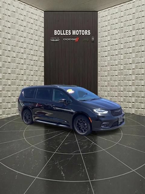 Certified 2021 Chrysler Pacifica Touring-L w/ S Appearance Package AWD/4WD image 2