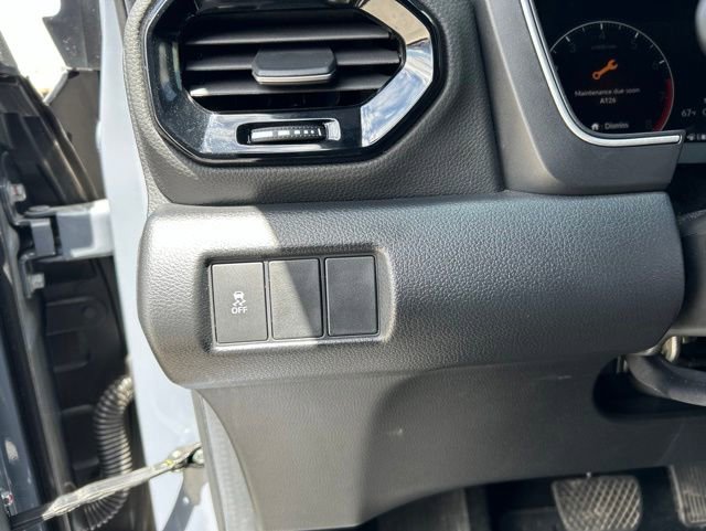 Used 2025 Honda Pilot Sport image 13