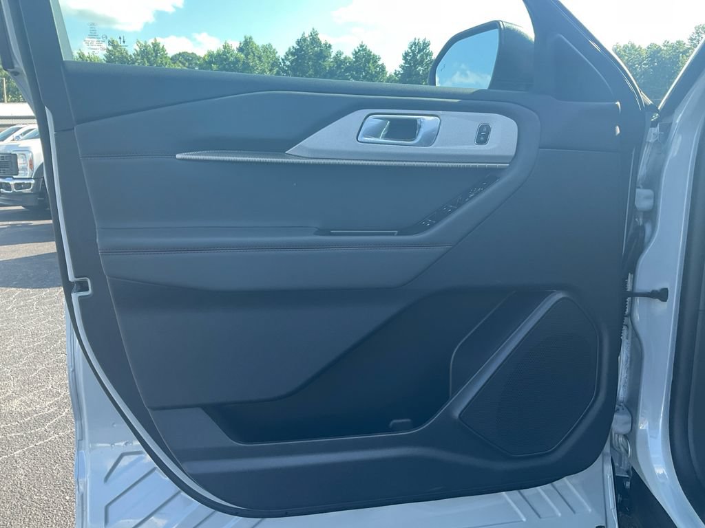 New 2026 Ford Explorer Active RWD image 17