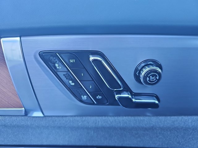 New 2026 Cadillac Vistiq Premium Luxury w/ LPO, Floor Liner Package image 30