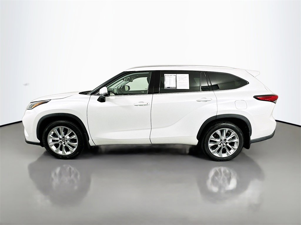 Used 2022 Toyota Highlander Limited image 4