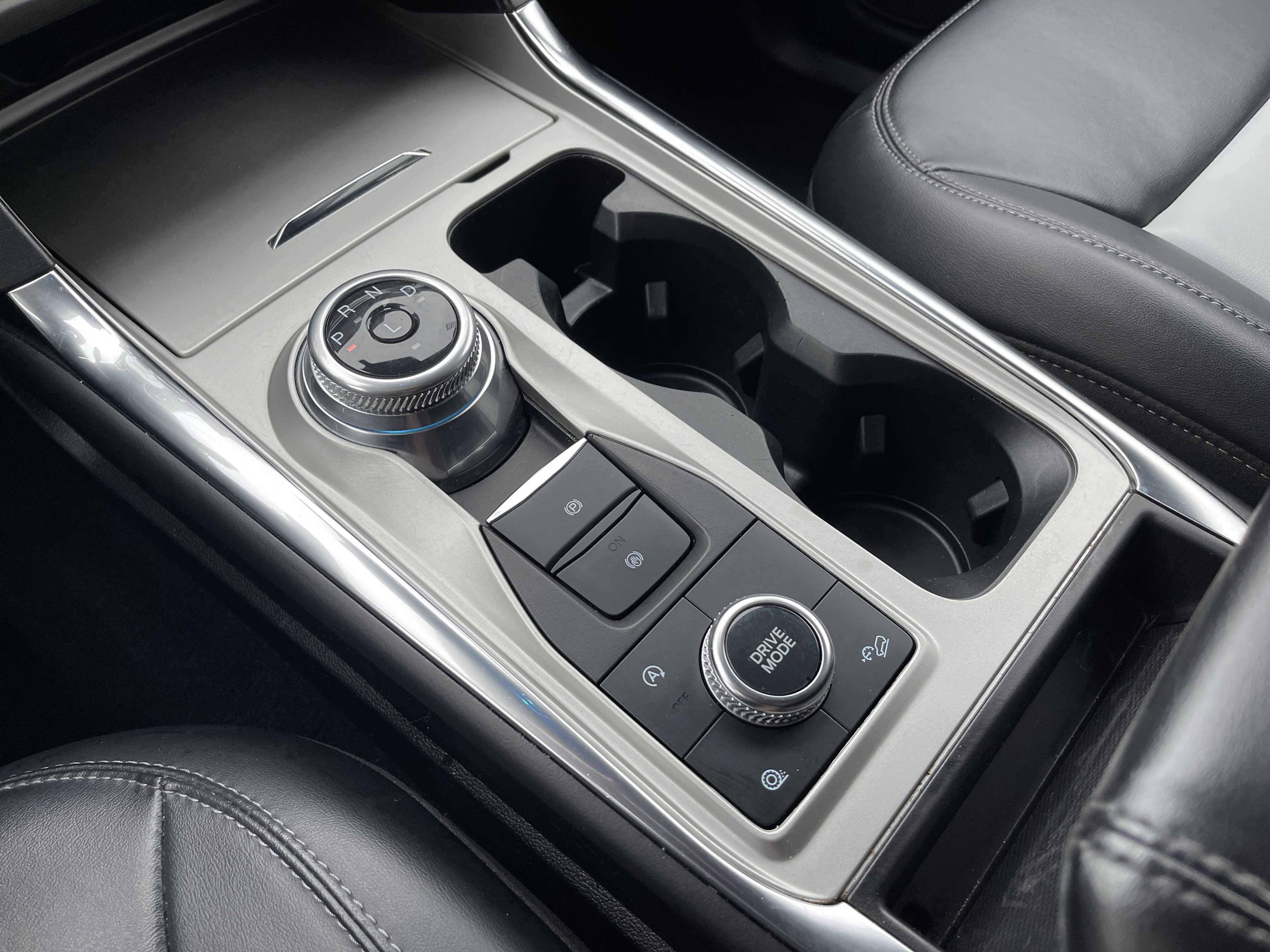 Used 2022 Ford Explorer XLT w/ Equipment Group 202A AWD/4WD image 22