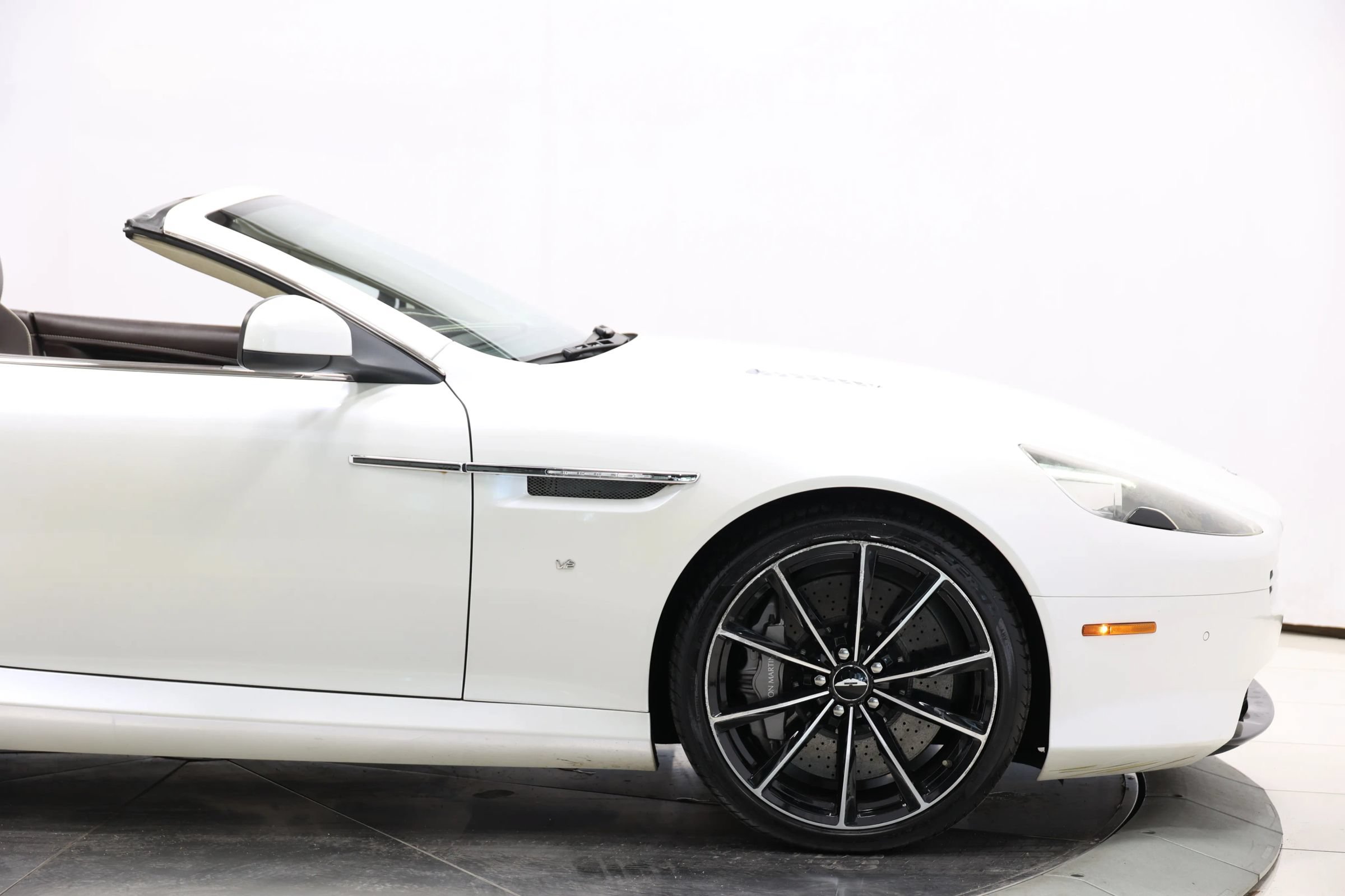 Used 2016 Aston Martin DB9 GT RWD image 60