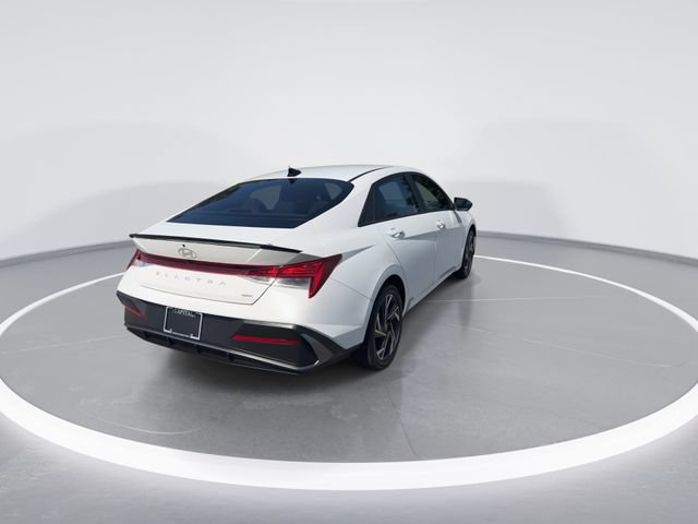 Certified 2025 Hyundai Elantra SEL FWD image 8