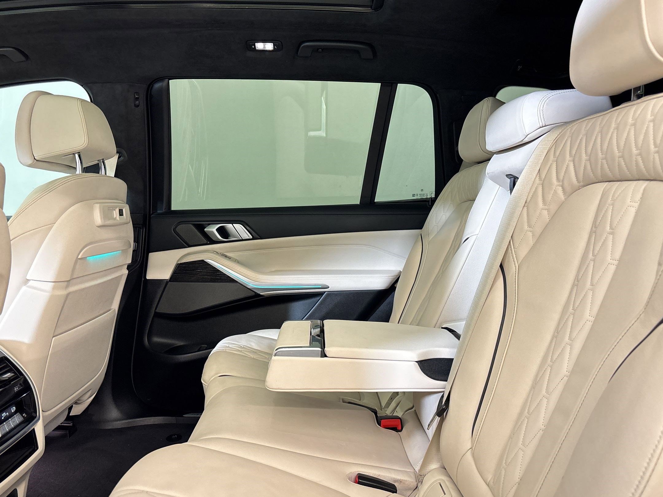 Used 2021 BMW X7 M50i w/ Dynamic Handling Package AWD/4WD image 33