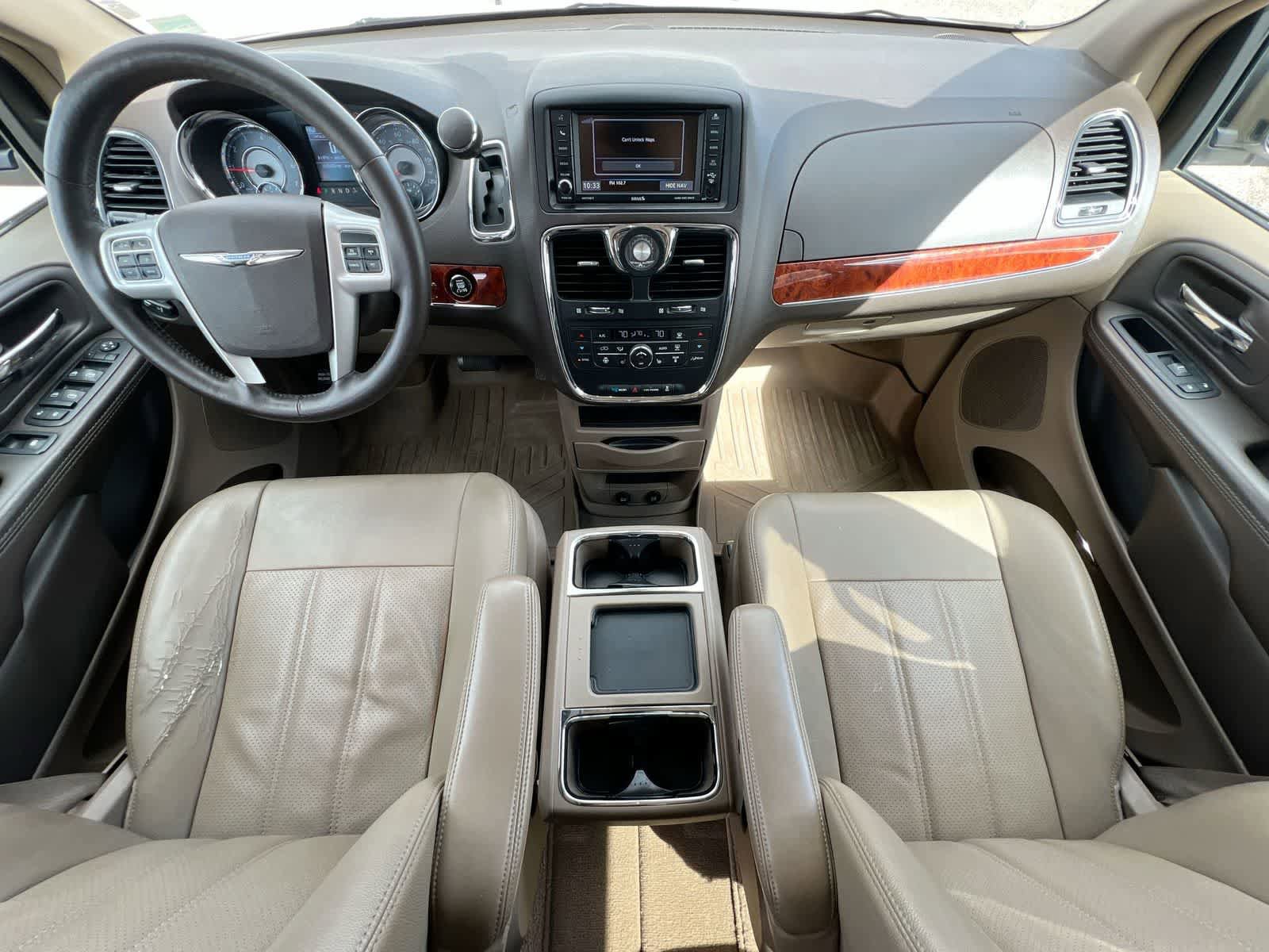 Used 2015 Chrysler Town & Country Touring-L w/ Driver Convenience Group FWD image 15