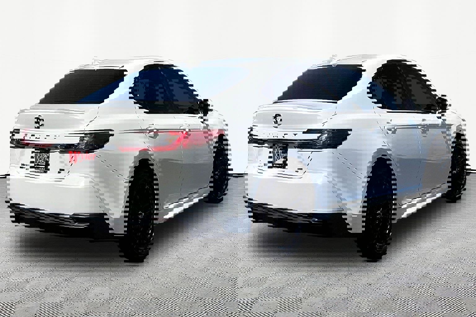 Used 2025 Toyota Camry SE w/ Convenience Package FWD image 6