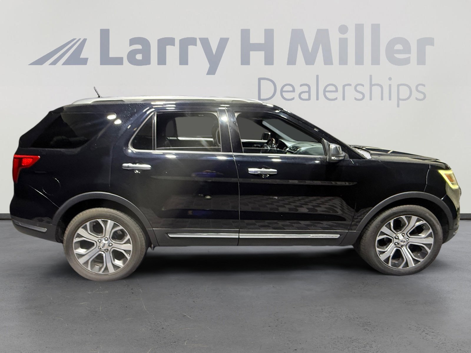 Used 2018 Ford Explorer Platinum AWD/4WD image 6