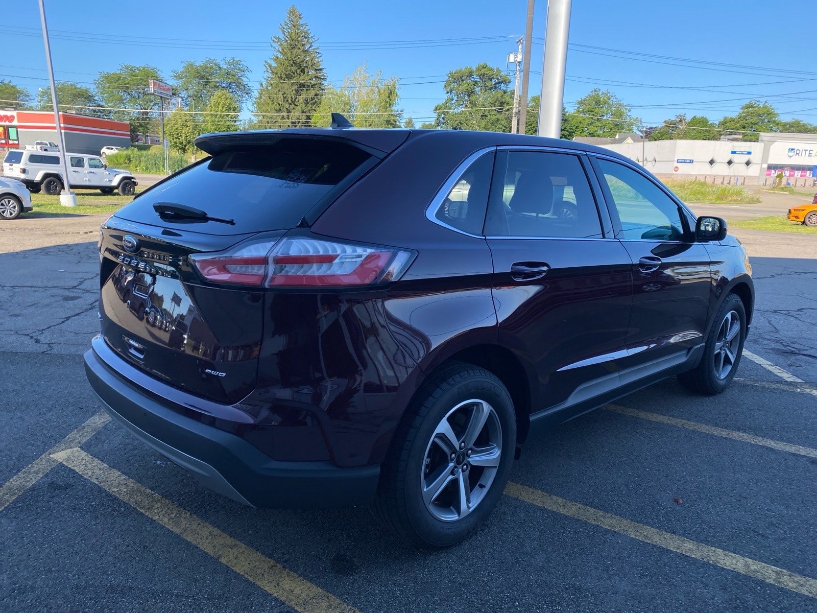 Used 2024 Ford Edge SEL w/ Convenience Package AWD/4WD image 6